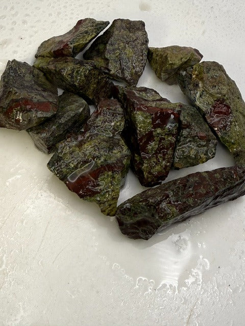 Rough Dragon's Bloodstone - 1 LB, Size Small/Medium
