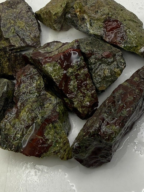 Rough Dragon's Bloodstone - 1 LB, Size Small/Medium